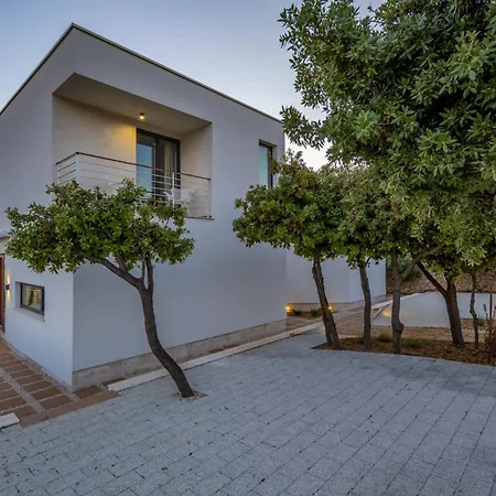 Villa Oliva I Terakota Mandre